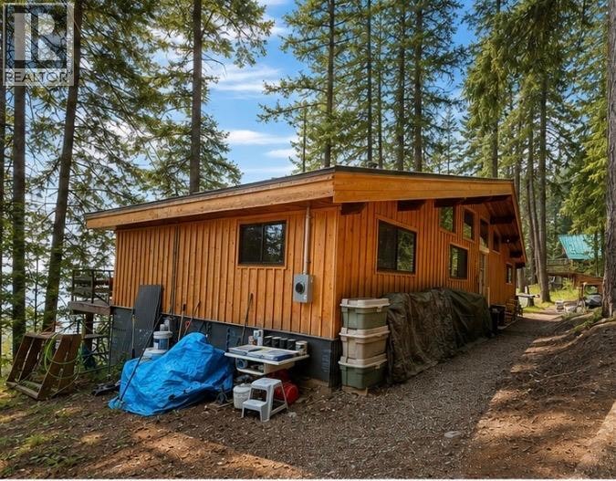 2409 Vickers Trail, Anglemont, BC, V0E 1M8 - 9