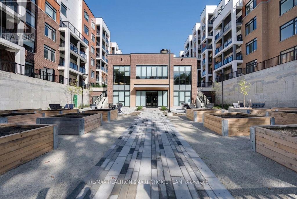 311-165 Canon Jackson Drive, Toronto, ON, M6M 0C4 - 18