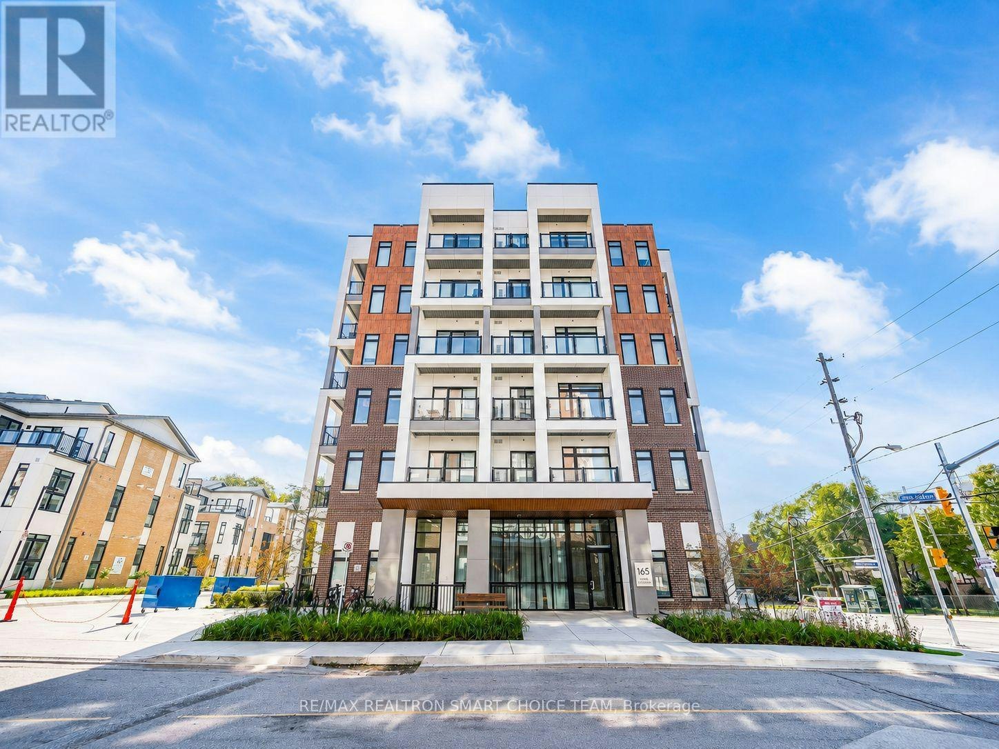 311-165 Canon Jackson Drive, Toronto, ON, M6M 0C4
