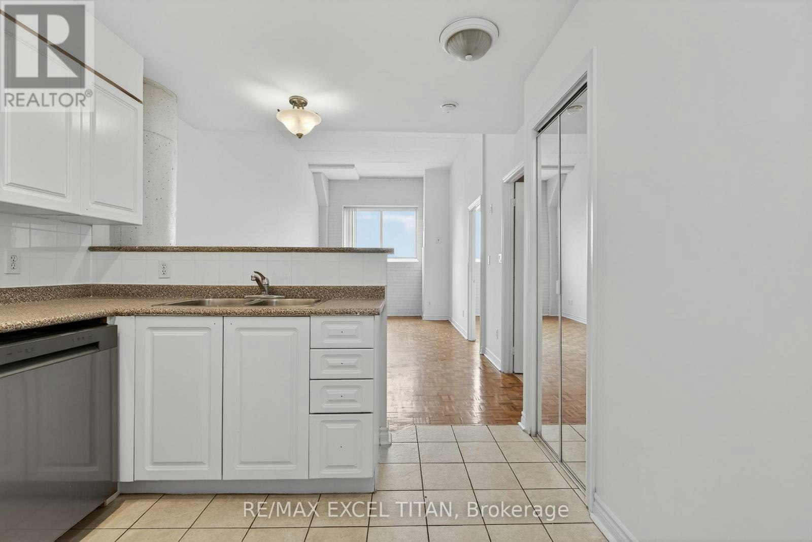 607-1401 Dupont Street, Toronto, ON, M6H 2B1 - 4