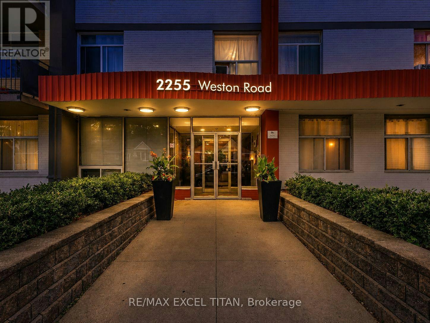 802-2255 Weston Road, Toronto, ON, M9N 1Y5