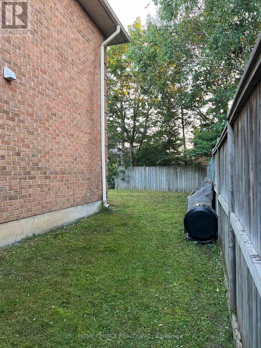 2 Second Floor) 30 Porritt Street, Barrie, ON, L4N 6Y3 - 23