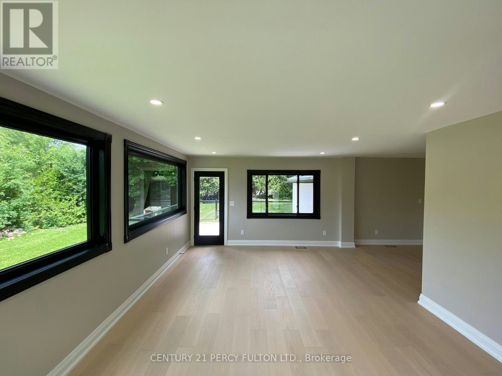 2 Walkers Lane, Georgina, ON, L4P 3C8 - 16