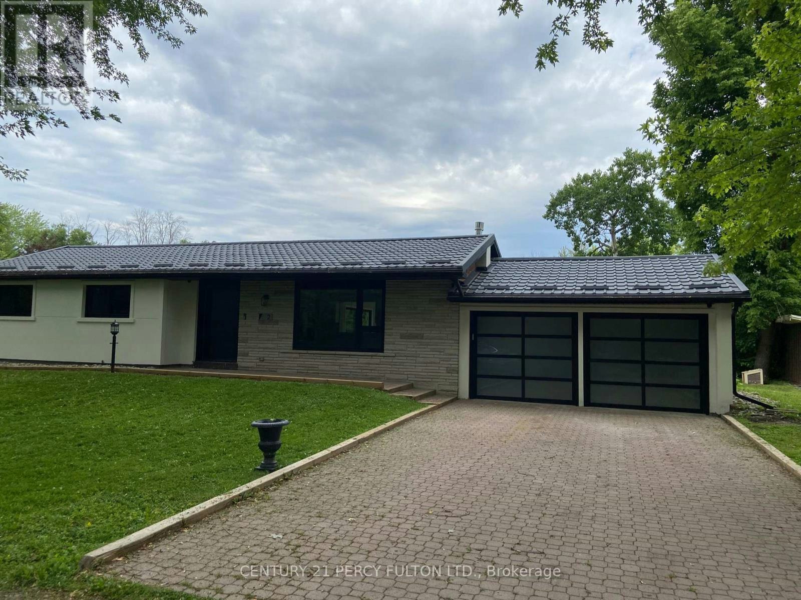 2 Walkers Lane, Georgina, ON, L4P 3C8