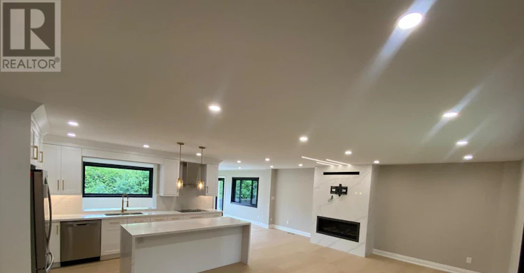 2 Walkers Lane, Georgina, ON, L4P 3C8 - 3
