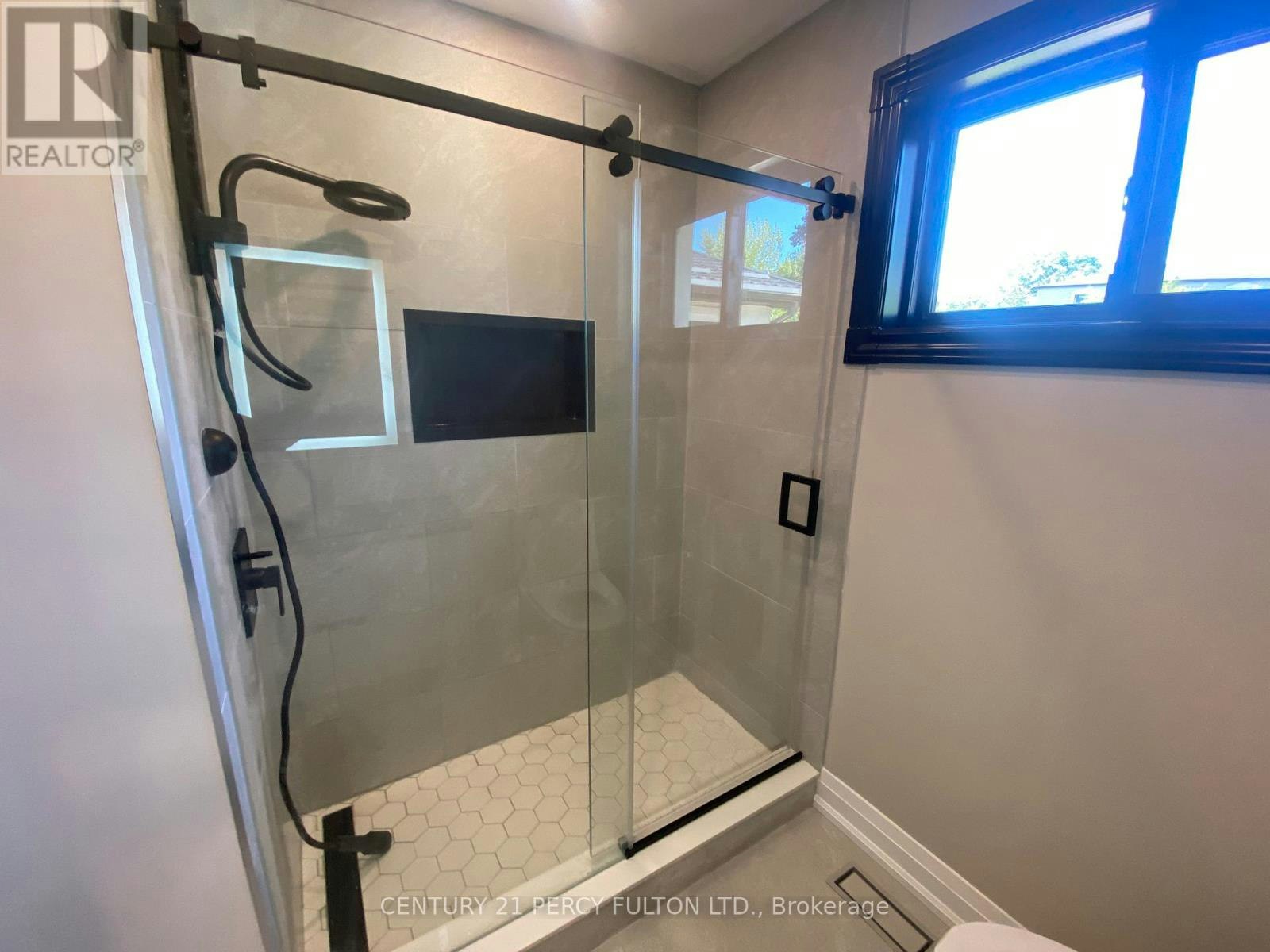 2 Walkers Lane, Georgina, ON, L4P 3C8 - 18