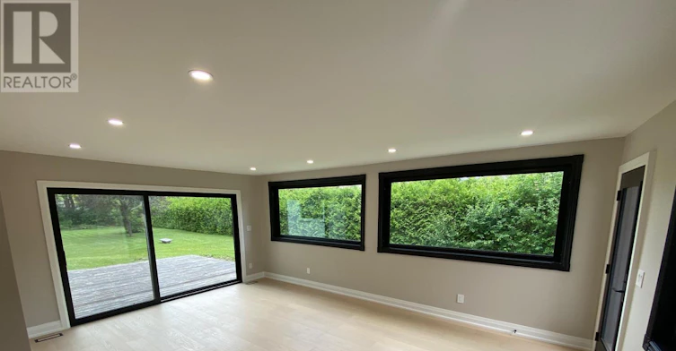 2 Walkers Lane, Georgina, ON, L4P 3C8 - 13