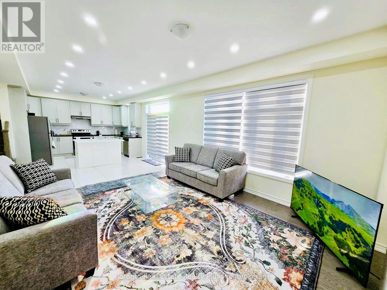 4 Bruce Welch Avenue, Georgina, ON, L4P 0J1 - 8