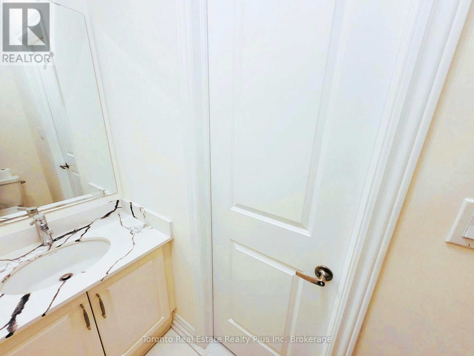 4 Bruce Welch Avenue, Georgina, ON, L4P 0J1 - 12