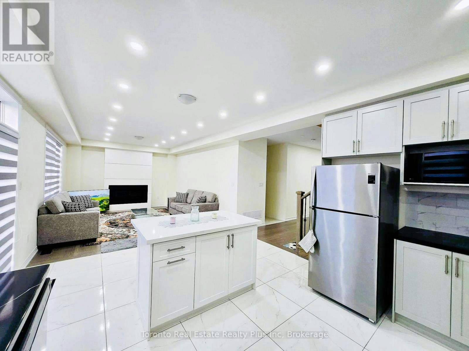 4 Bruce Welch Avenue, Georgina, ON, L4P 0J1 - 11