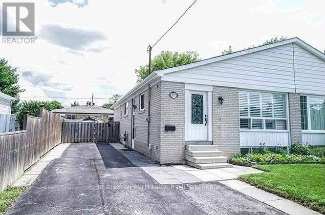 271 Mcconvey Drive, Richmond Hill, ON, L4C 3K1 - 2