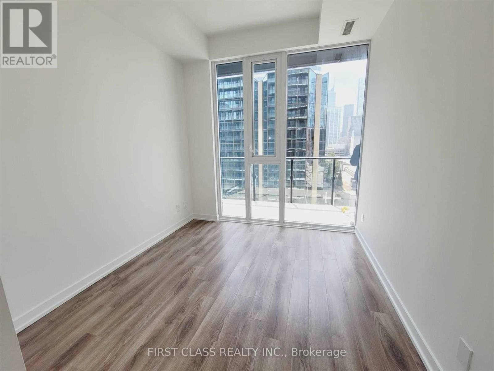1209-20 Edward Street, Toronto, ON, M5G 1C9 - 4