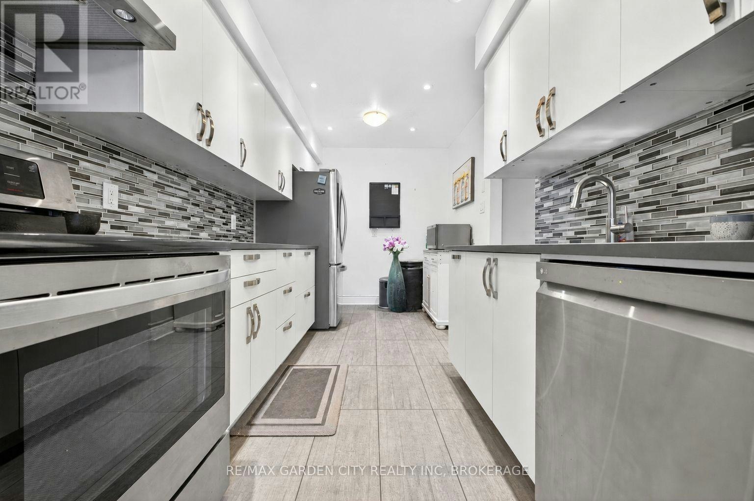 8-3008 Palmer Drive, Burlington, ON, L7M 1L2