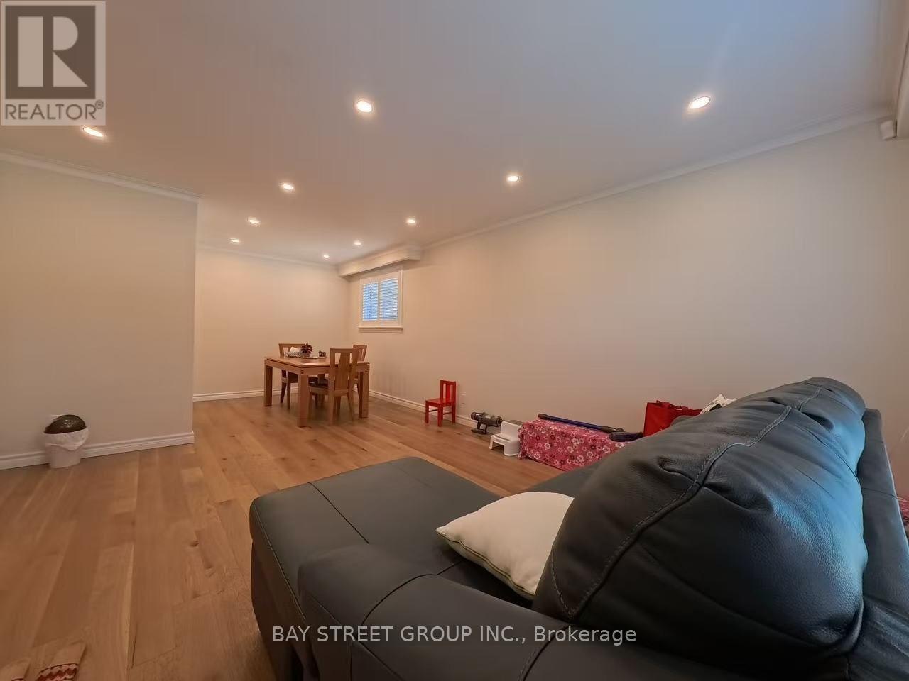 402 Osiris Drive, Richmond Hill, ON, L4C 2P9 - 9