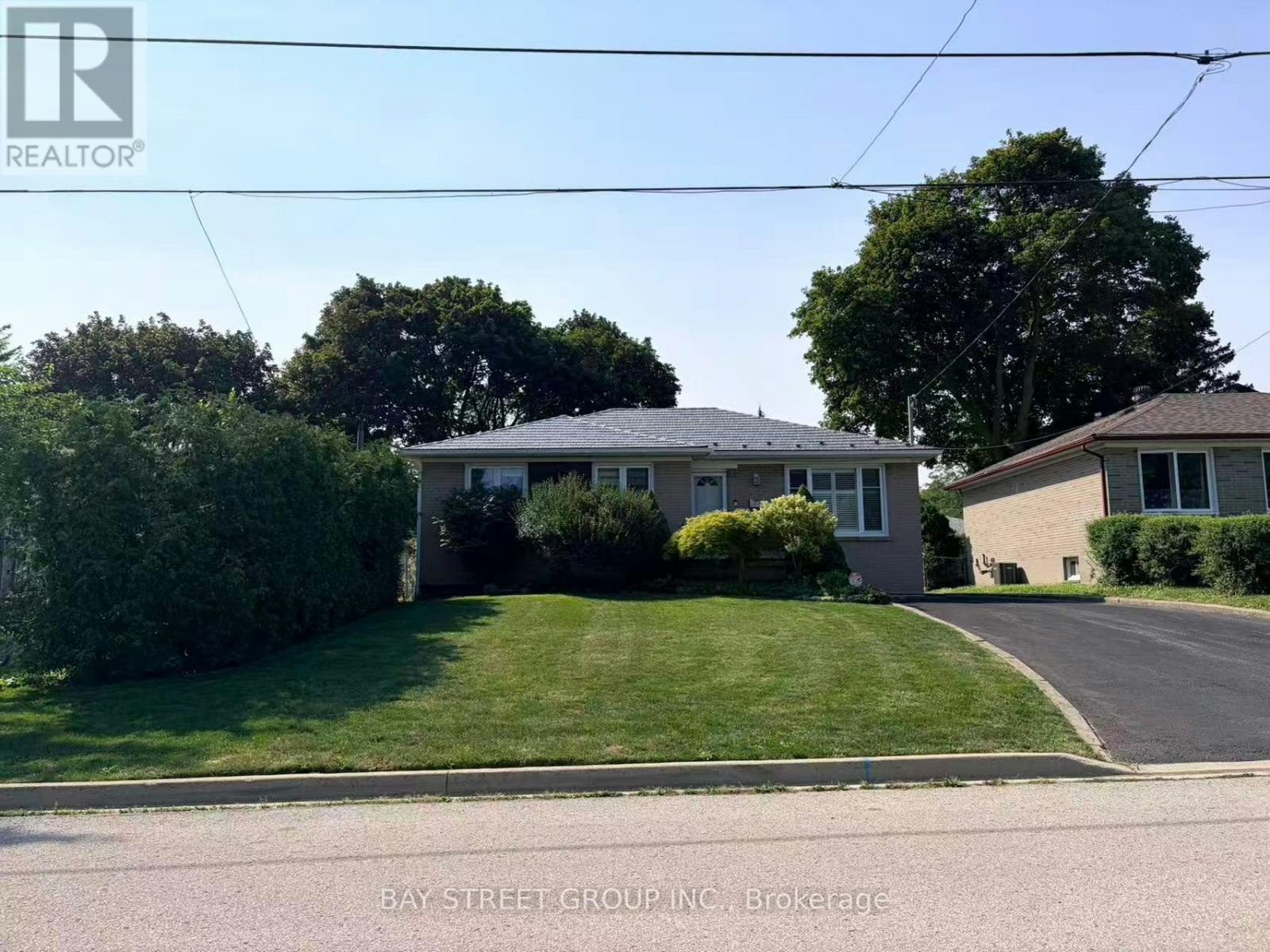 402 Osiris Drive, Richmond Hill, ON, L4C 2P9