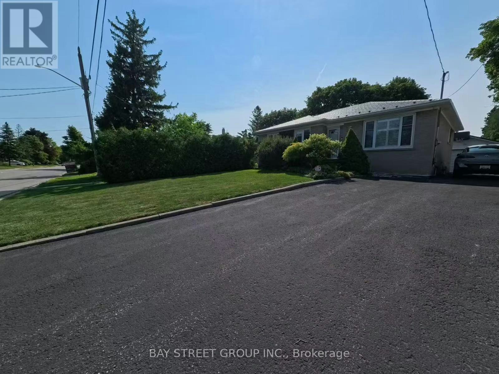 402 Osiris Drive, Richmond Hill, ON, L4C 2P9 - 2