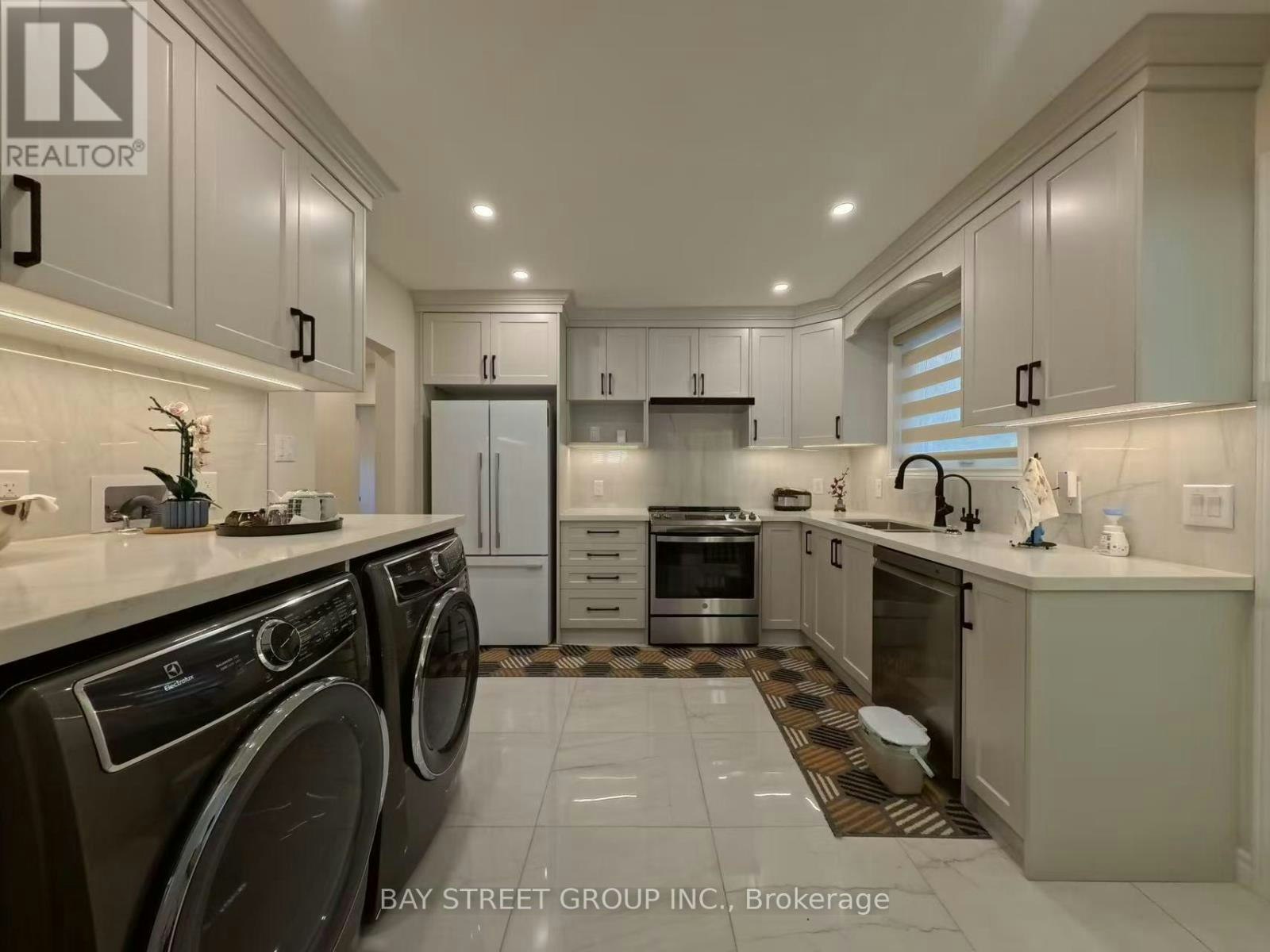 402 Osiris Drive, Richmond Hill, ON, L4C 2P9 - 12