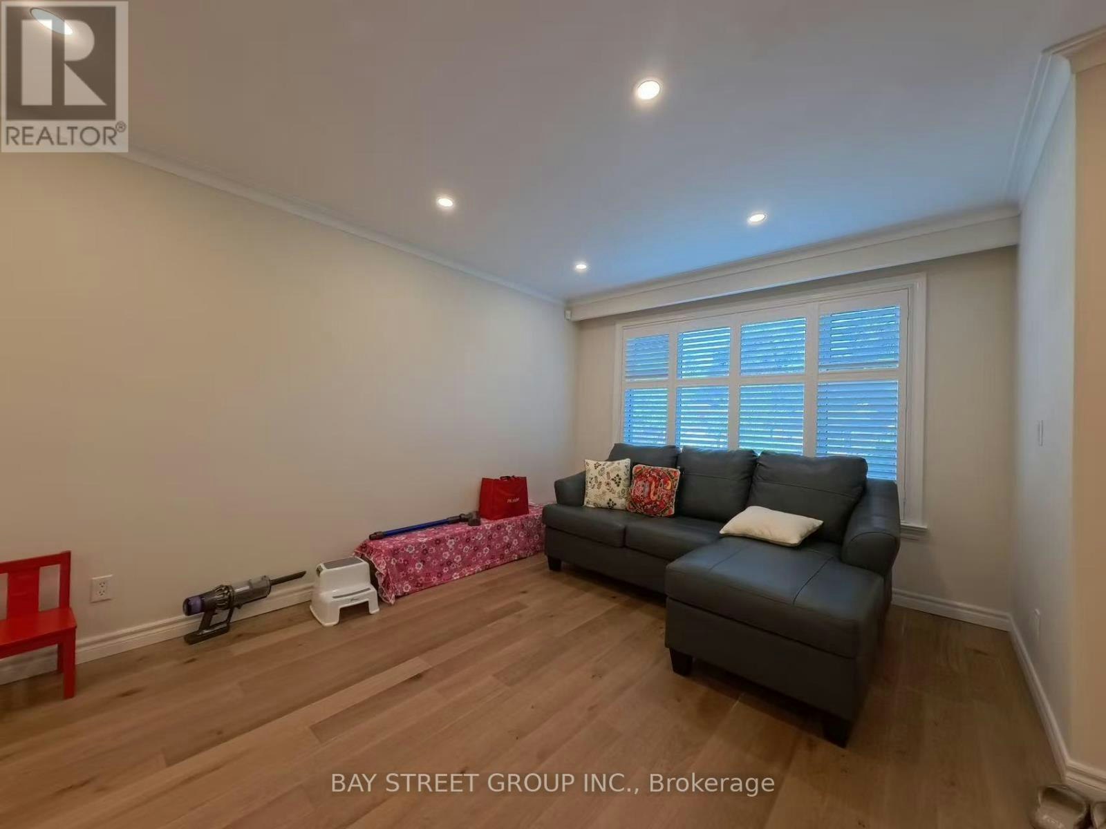 402 Osiris Drive, Richmond Hill, ON, L4C 2P9 - 7