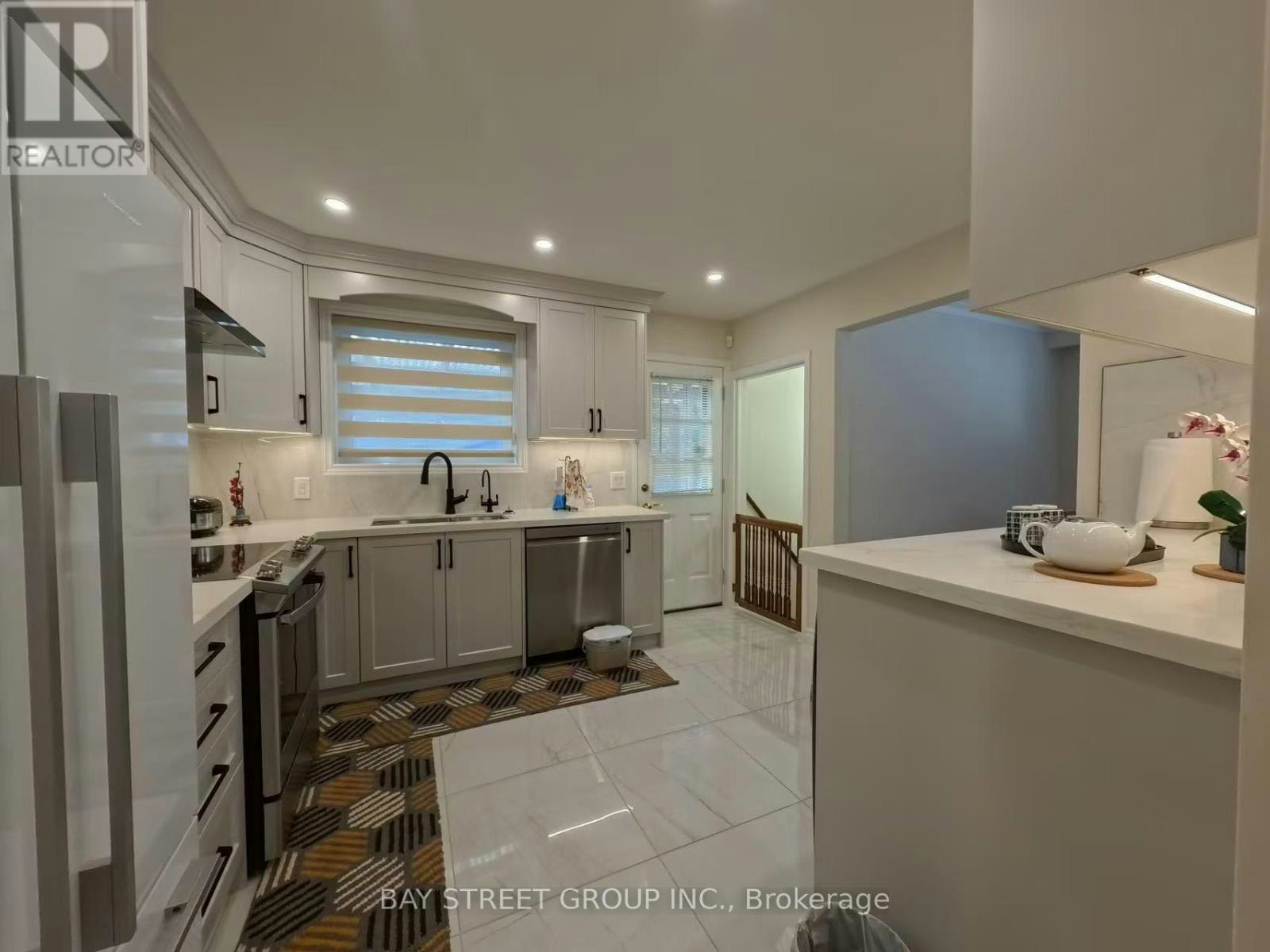 402 Osiris Drive, Richmond Hill, ON, L4C 2P9 - 13