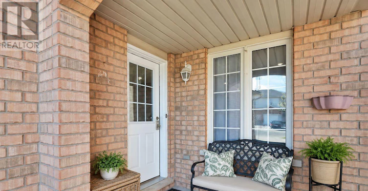 10 Jonathon Court, Hamilton, ON, L8W 0A1 - 2