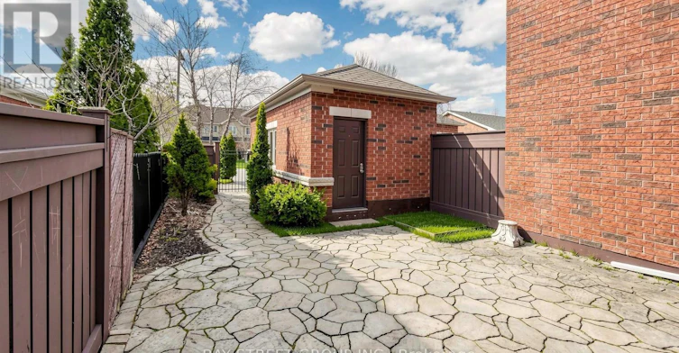 97 Zokol Drive, Aurora, ON, L4G 0B9 - 3