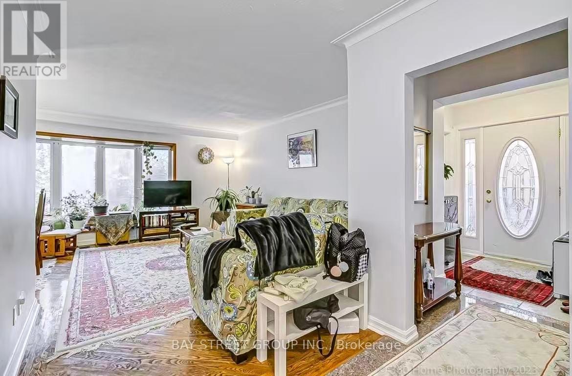 MAIN-497 Lynett Crescent, Richmond Hill, ON, L4C 2V8 - 2