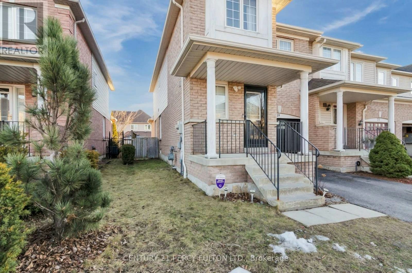 19 Odessa Crescent, Whitby, ON, L1R 3P1 - 2