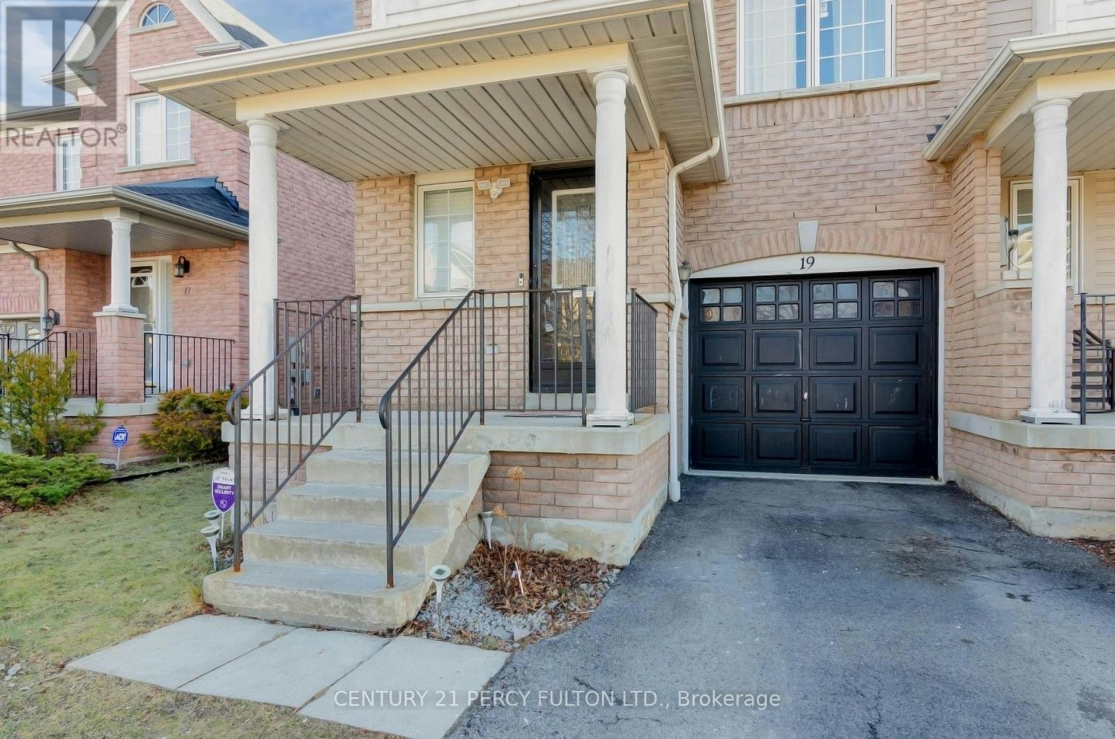 19 Odessa Crescent, Whitby, ON, L1R 3P1 - 3