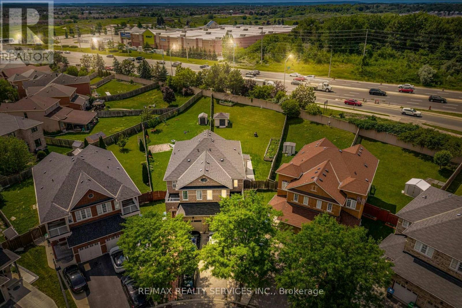32 Deepcoral Court, Brampton, ON, L6V 4P7