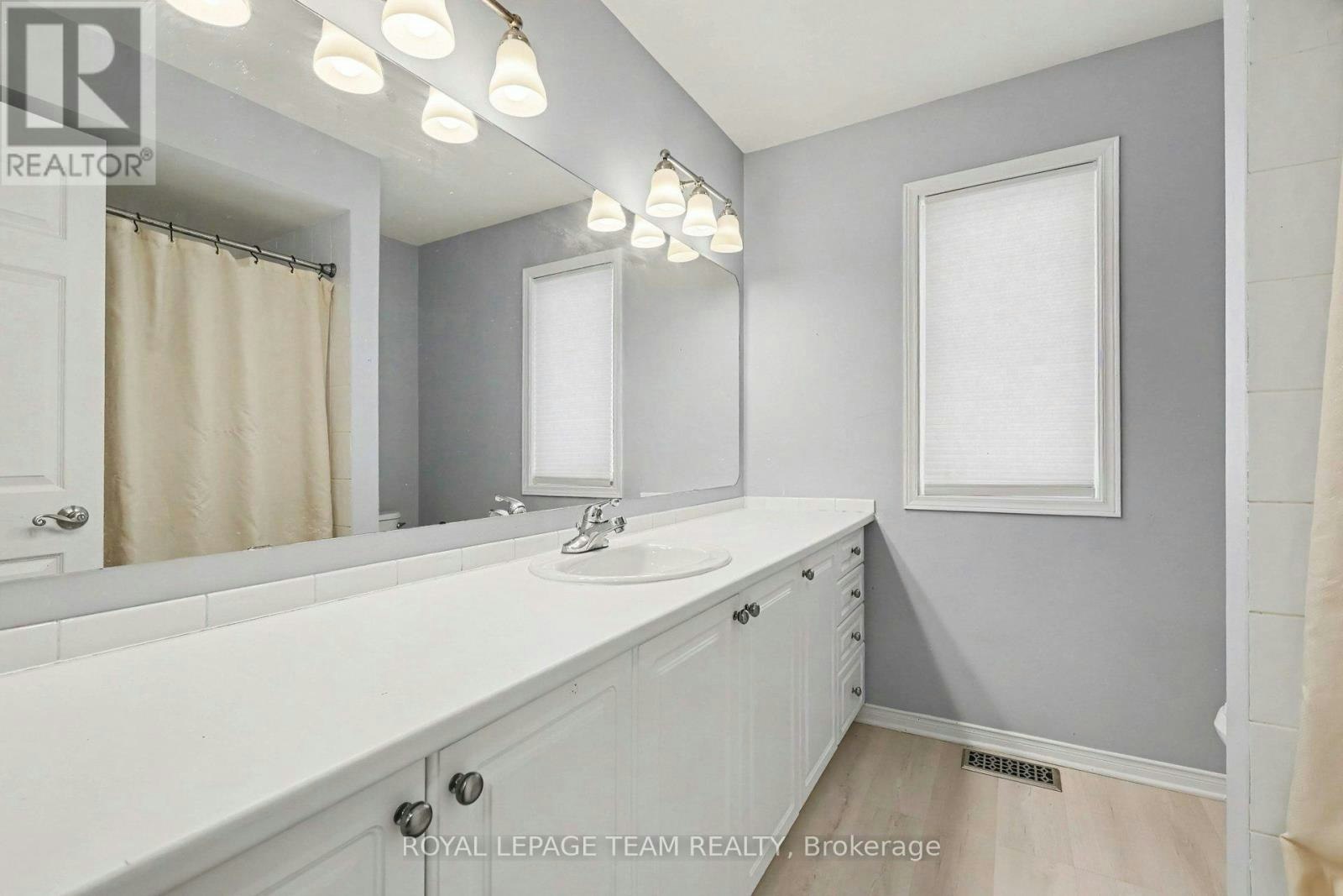 19 Keighley Circle, Ottawa, ON, K2K 3H9 - 19