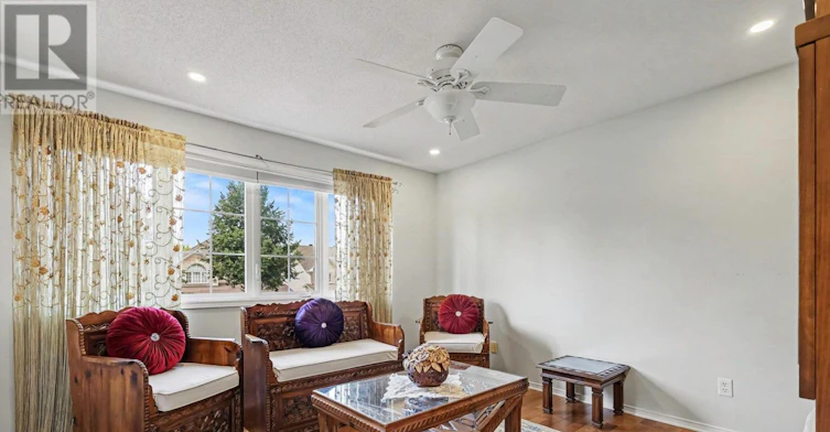 19 Keighley Circle, Ottawa, ON, K2K 3H9 - 7