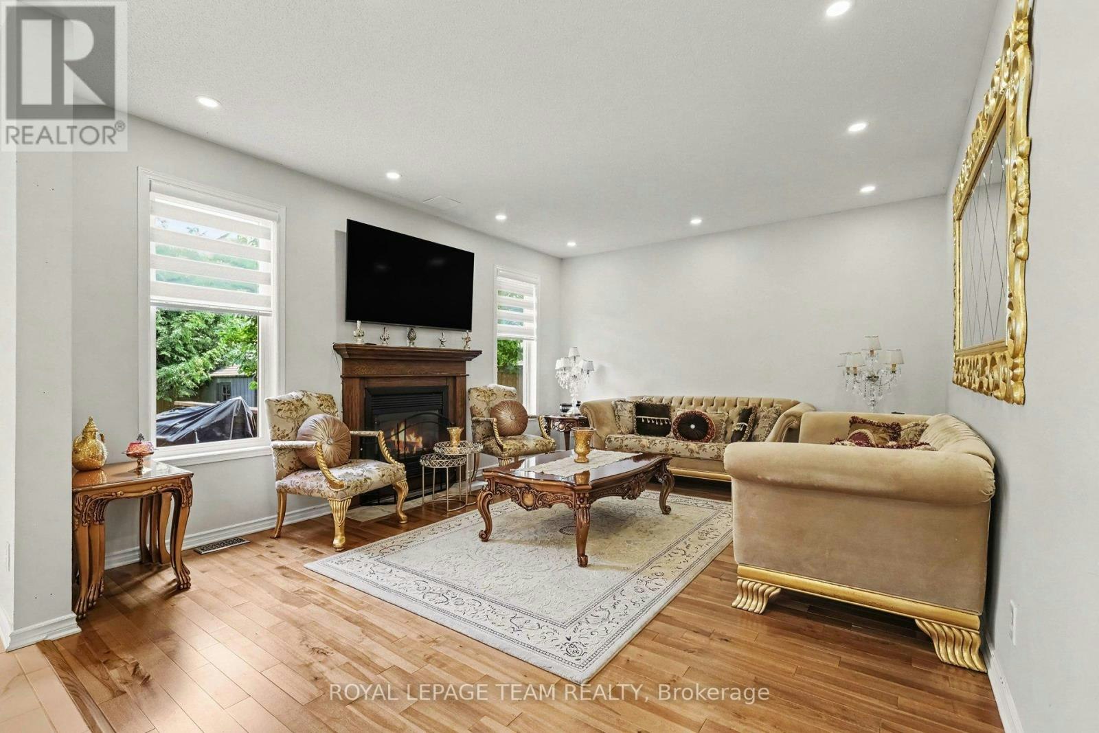 19 Keighley Circle, Ottawa, ON, K2K 3H9 - 2