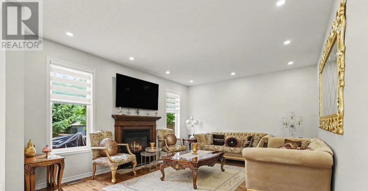 19 Keighley Circle, Ottawa, ON, K2K 3H9 - 2