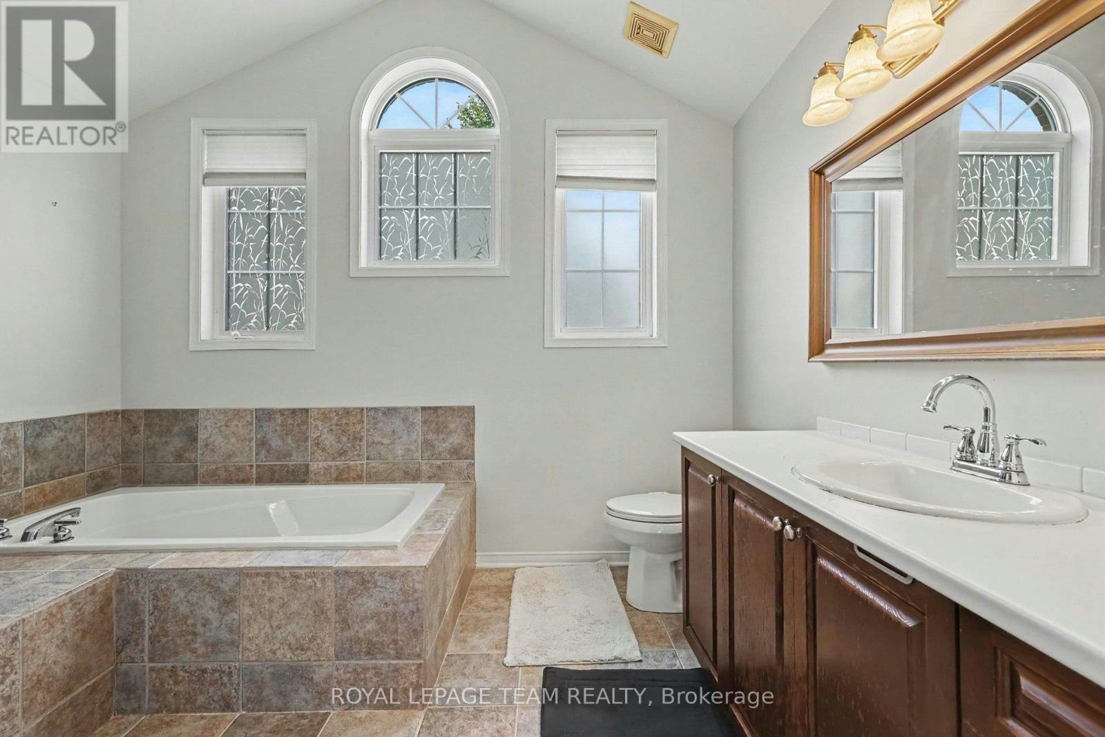 19 Keighley Circle, Ottawa, ON, K2K 3H9 - 12