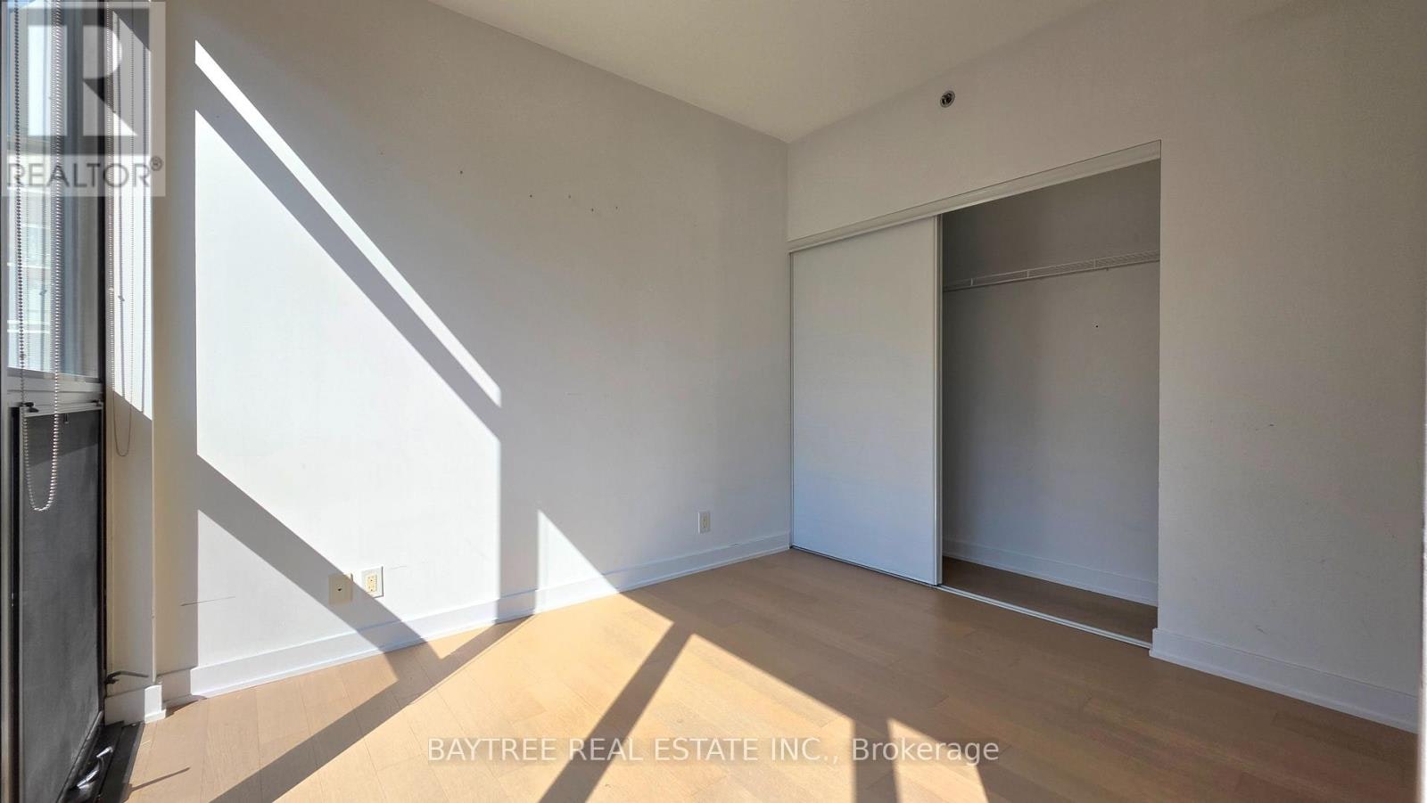 608-15 Beverley Street, Toronto, ON, M5T 0B3 - 4