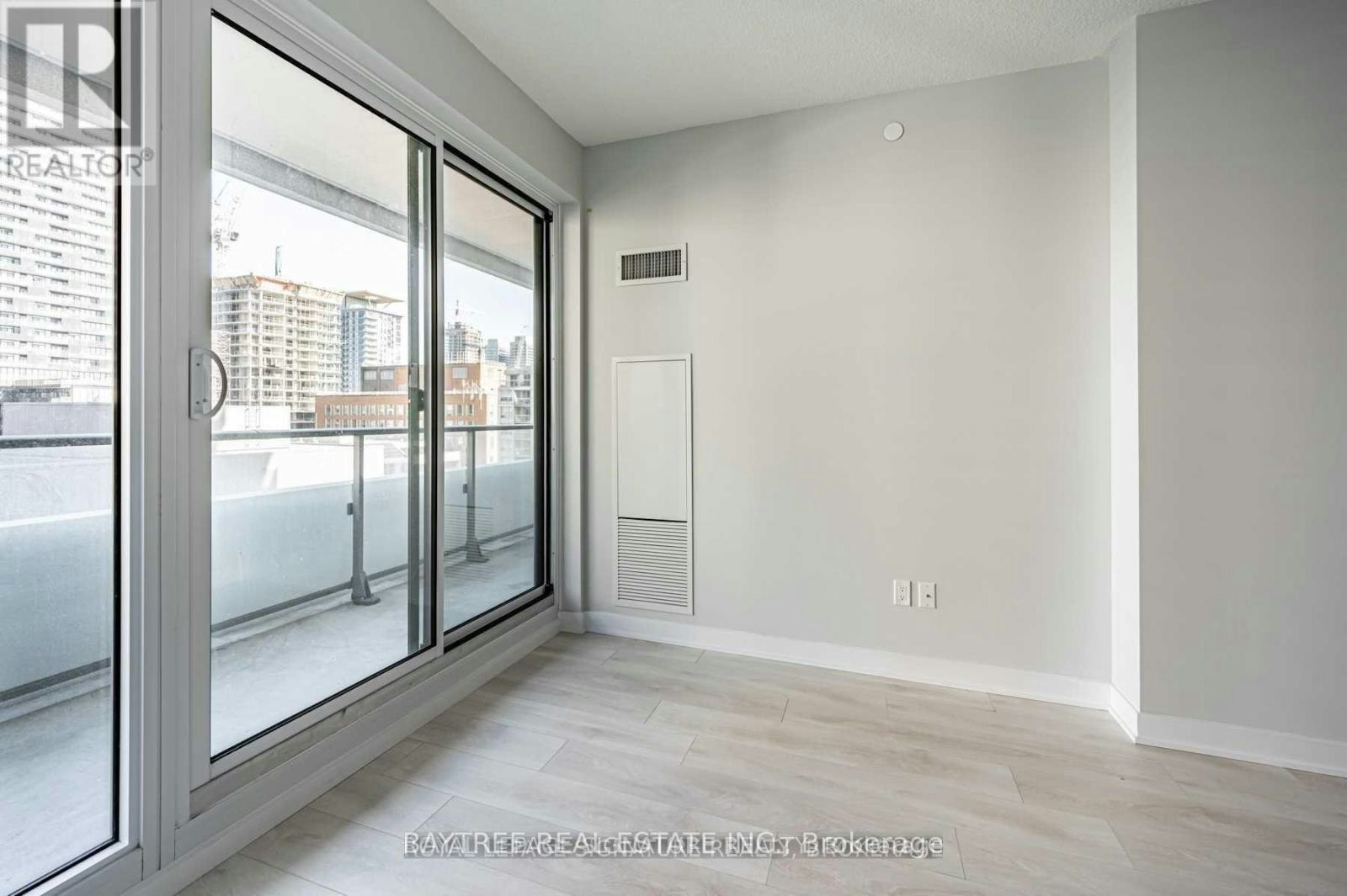 2710-2221 Yonge Street, Toronto, ON, M4S 2B4 - 6