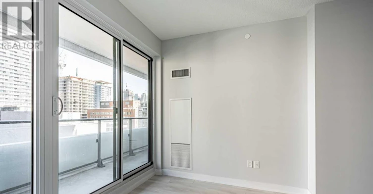 2710-2221 Yonge Street, Toronto, ON, M4S 2B4 - 6