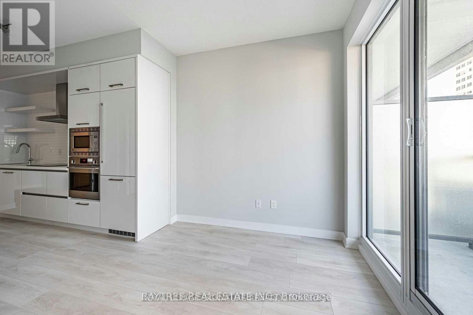2710-2221 Yonge Street, Toronto, ON, M4S 2B4 - 3
