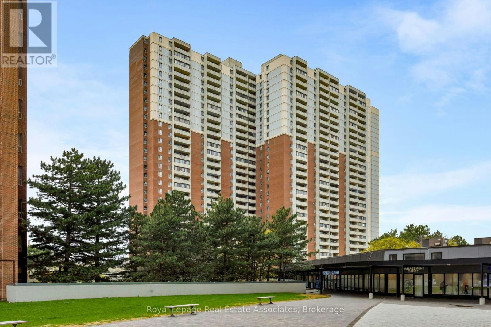 1710-5 Massey Square, Toronto, ON, M4C 5L6