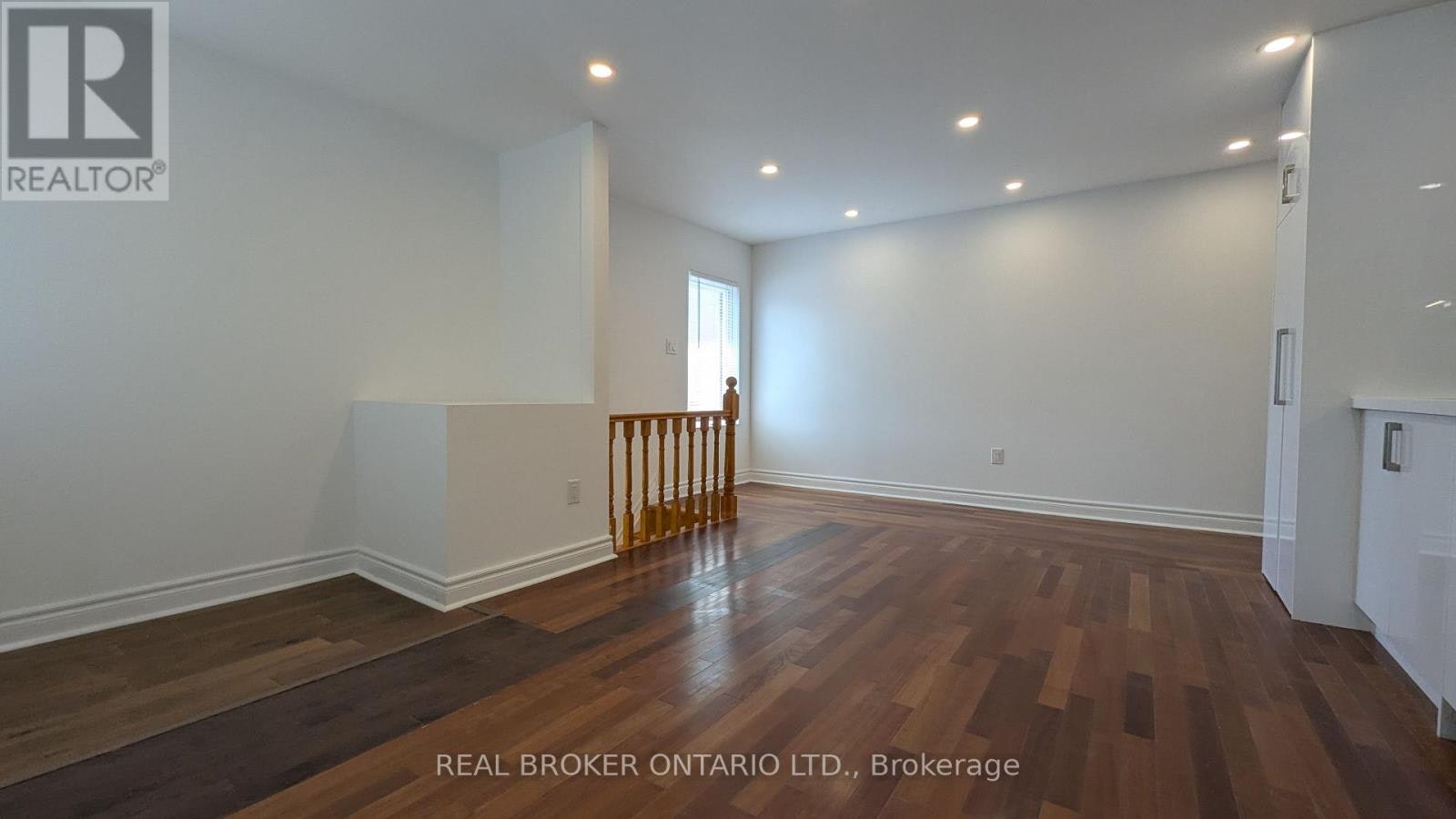 3-1150 Woodbine Avenue, Toronto, ON, M4C 4C9 - 2