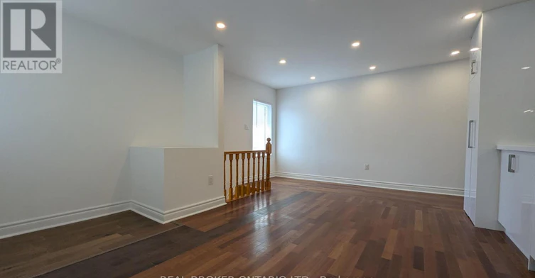 3-1150 Woodbine Avenue, Toronto, ON, M4C 4C9 - 2