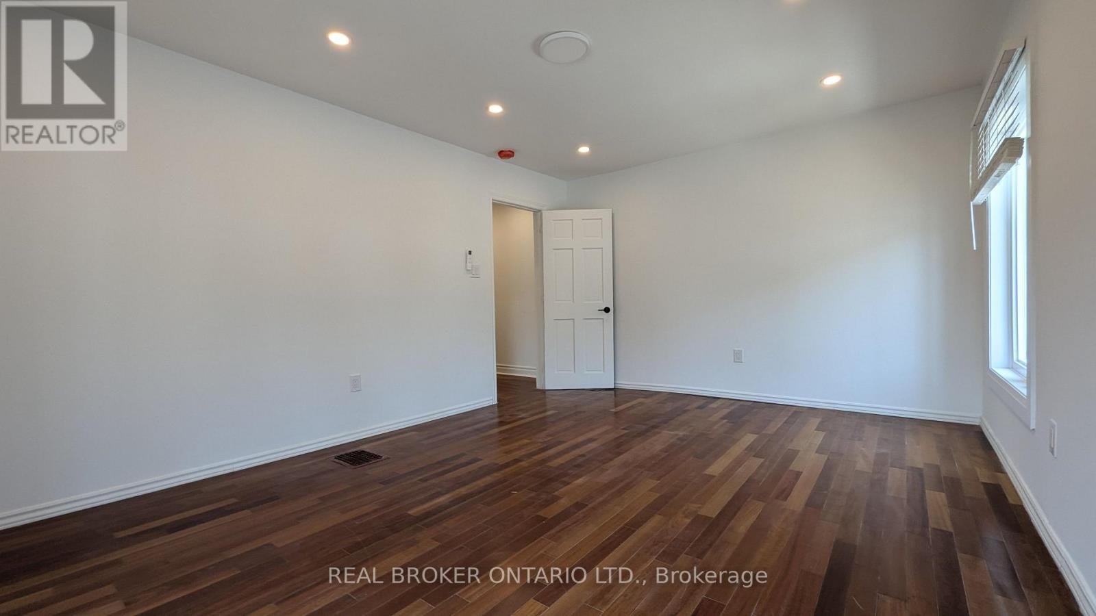 3-1150 Woodbine Avenue, Toronto, ON, M4C 4C9 - 6