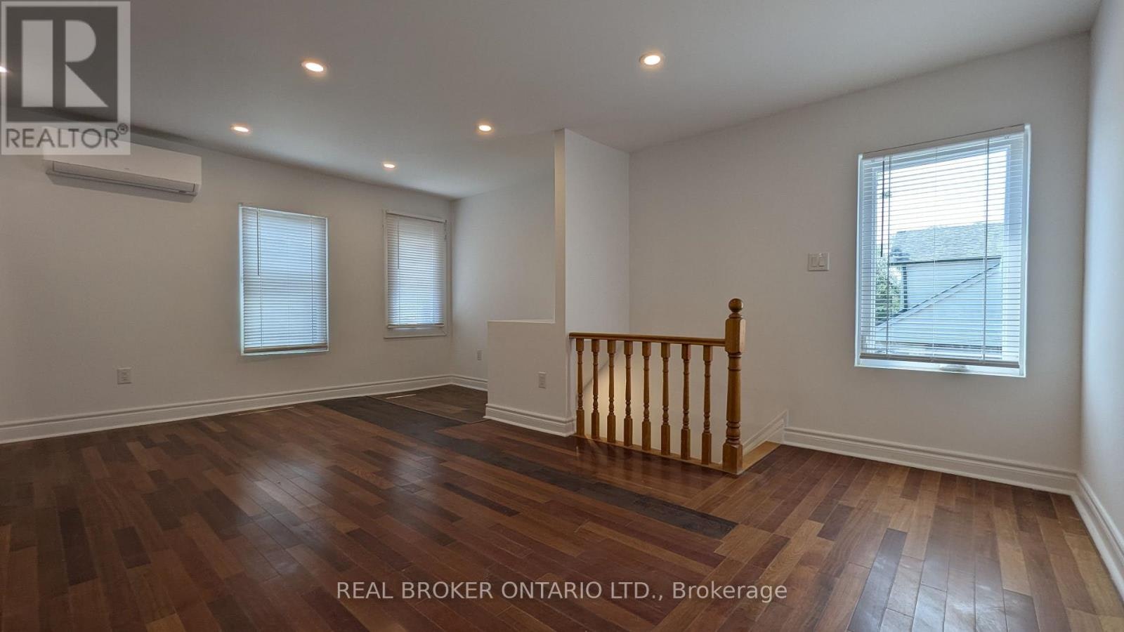 3-1150 Woodbine Avenue, Toronto, ON, M4C 4C9 - 3