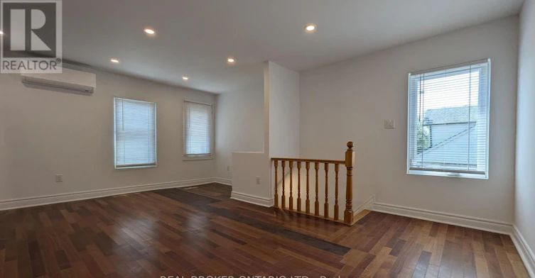 3-1150 Woodbine Avenue, Toronto, ON, M4C 4C9 - 3