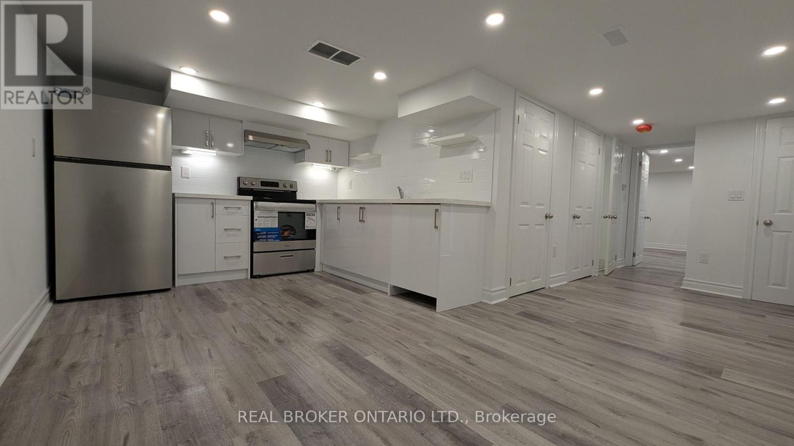 4-1150 Woodbine Avenue, Toronto, ON, M4C 4C9