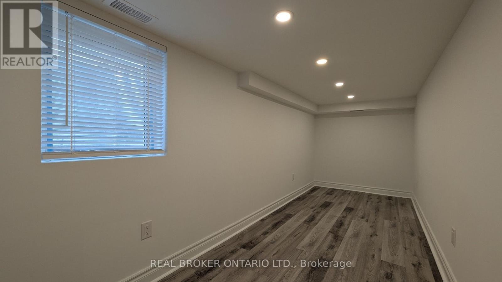 4-1150 Woodbine Avenue, Toronto, ON, M4C 4C9 - 3
