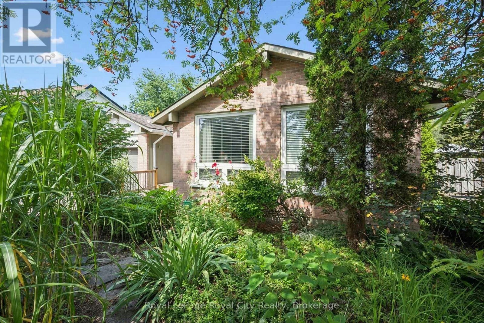 34 Pondview Crescent, Guelph, ON, N1E 3K1