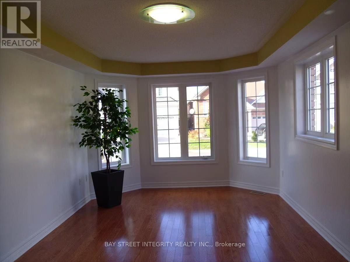 198 Dean Burton Lane, Newmarket, ON, L3X 3C4 - 2