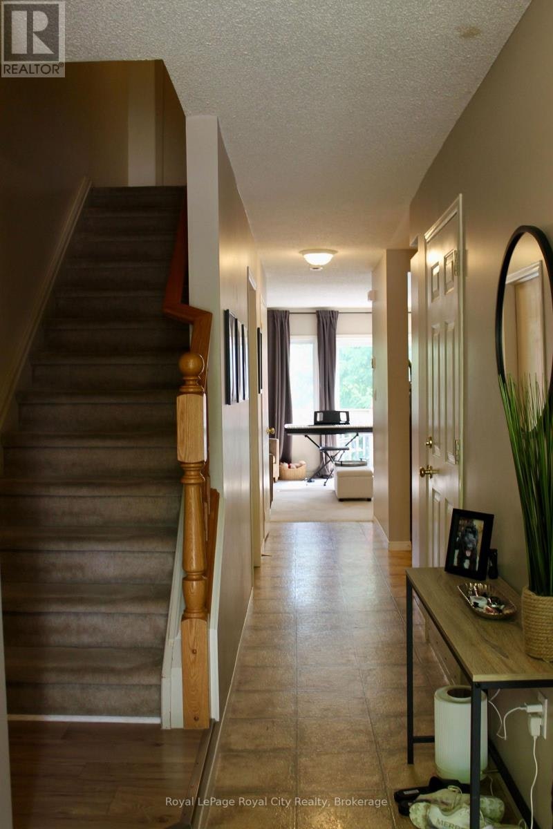 41-151 Clairfields Drive E, Guelph, ON, N1L 1P5 - 2