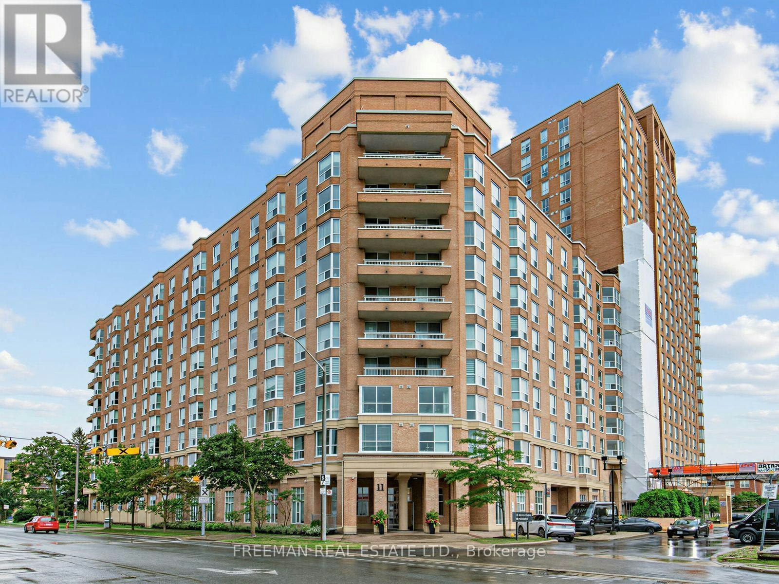910-11 Thorncliffe Park Drive, Toronto, ON, M4H 1P3